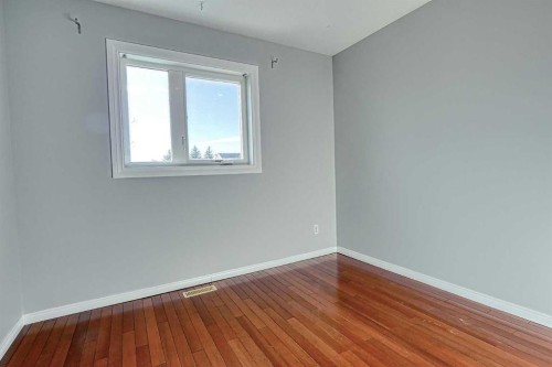 136 Chaparral Ridge Circle Se, Calgary, AB - Indoor Photo Showing Other Room