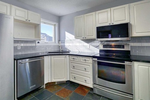 136 Chaparral Ridge Circle Se, Calgary, AB - Indoor Photo Showing Kitchen