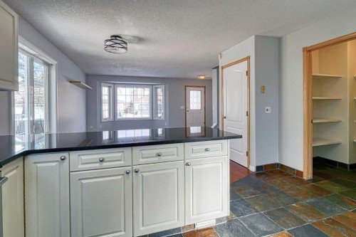 136 Chaparral Ridge Circle Se, Calgary, AB - Indoor Photo Showing Kitchen