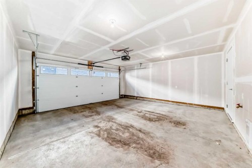 903-135 Belmont Passage Sw, Calgary, AB - Indoor Photo Showing Garage