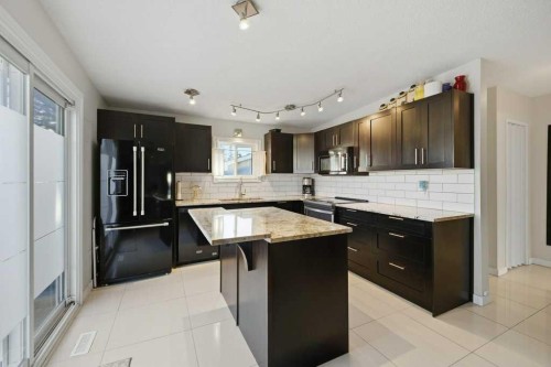 524 Hunterplain Hill Nw, Calgary, AB - Indoor Photo Showing Kitchen With Upgraded Kitchen