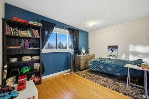 524 Hunterplain Hill Nw, Calgary, AB - Indoor Photo Showing Bedroom
