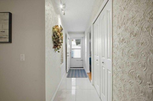 524 Hunterplain Hill Nw, Calgary, AB - Indoor Photo Showing Other Room