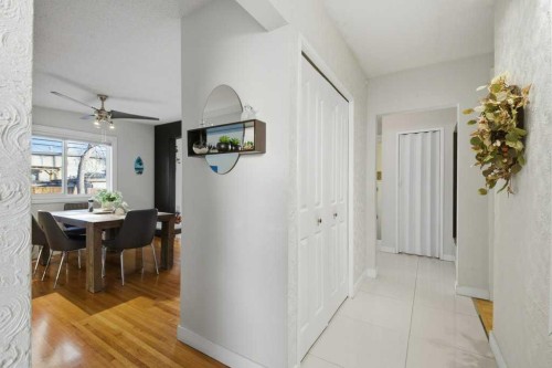 524 Hunterplain Hill Nw, Calgary, AB - Indoor