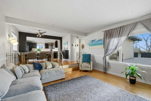 524 Hunterplain Hill Nw, Calgary, AB - Indoor Photo Showing Living Room