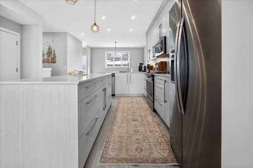 170 Creekside Drive Sw, Calgary, AB - Indoor Photo Showing Kitchen With Upgraded Kitchen