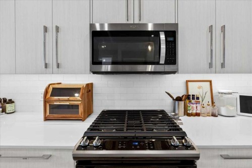 170 Creekside Drive Sw, Calgary, AB - Indoor Photo Showing Kitchen