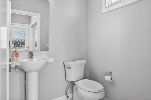 170 Creekside Drive Sw, Calgary, AB - Indoor Photo Showing Bathroom