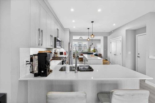 170 Creekside Drive Sw, Calgary, AB - Indoor Photo Showing Kitchen With Upgraded Kitchen