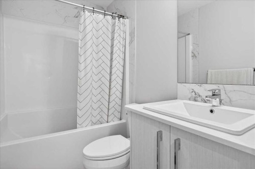 170 Creekside Drive Sw, Calgary, AB - Indoor Photo Showing Bathroom