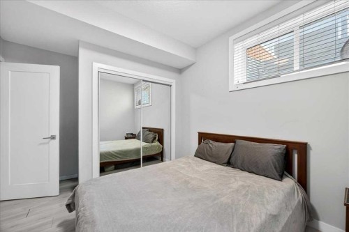 170 Creekside Drive Sw, Calgary, AB - Indoor Photo Showing Bedroom