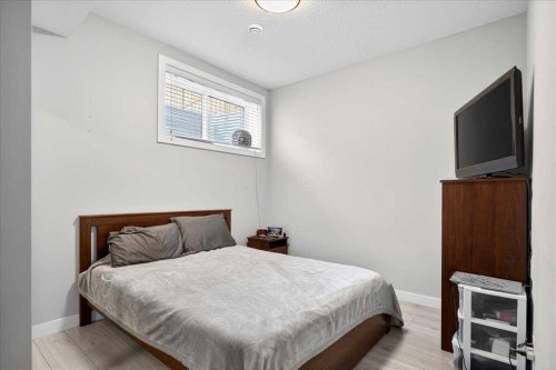 170 Creekside Drive Sw, Calgary, AB - Indoor Photo Showing Bedroom