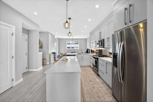 170 Creekside Drive Sw, Calgary, AB - Indoor Photo Showing Kitchen With Upgraded Kitchen