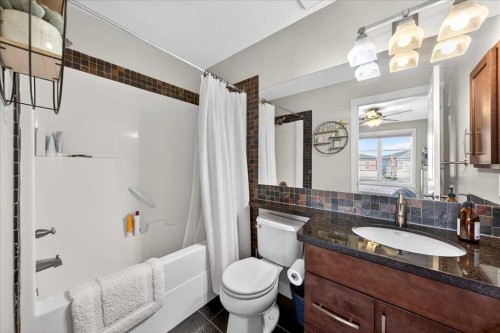 37 Aspen Hills Terrace Sw, Calgary, AB - Indoor Photo Showing Bathroom