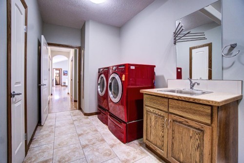109 Derochie Drive, Claresholm, AB - Indoor Photo Showing Laundry Room