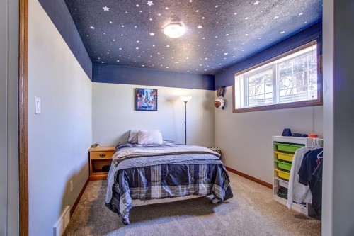 109 Derochie Drive, Claresholm, AB - Indoor Photo Showing Bedroom