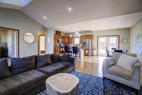109 Derochie Drive, Claresholm, AB - Indoor Photo Showing Living Room
