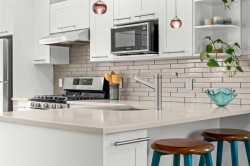 2714 17 Street SW Calgary, AB T2T 4N3