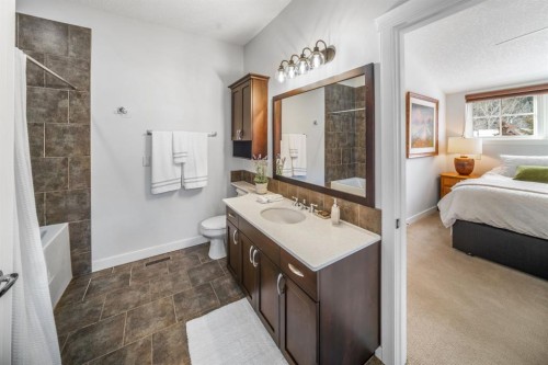 1-105 Rundle Drive, Canmore, AB - Indoor Photo Showing Bathroom
