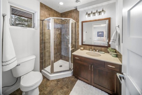 1-105 Rundle Drive, Canmore, AB - Indoor Photo Showing Bathroom