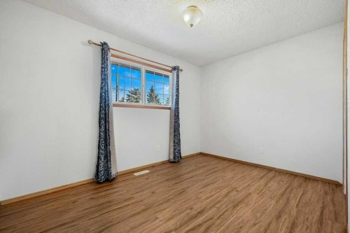 36 Doverthorn Place Se, Calgary, AB - Indoor Photo Showing Other Room