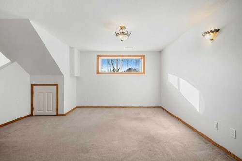 36 Doverthorn Place Se, Calgary, AB - Indoor Photo Showing Other Room