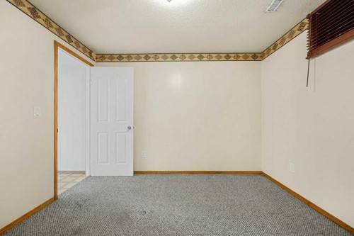 36 Doverthorn Place Se, Calgary, AB - Indoor Photo Showing Other Room