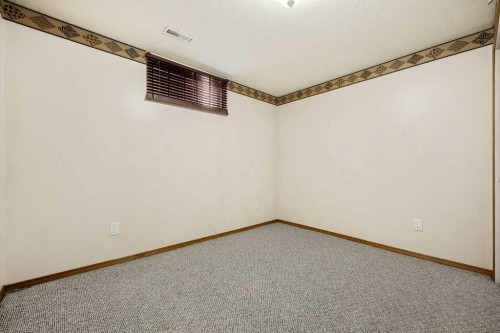 36 Doverthorn Place Se, Calgary, AB - Indoor Photo Showing Other Room