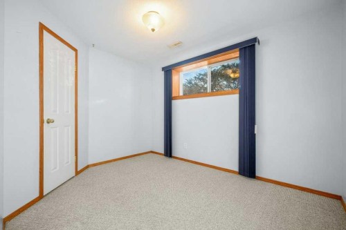 36 Doverthorn Place Se, Calgary, AB - Indoor Photo Showing Other Room
