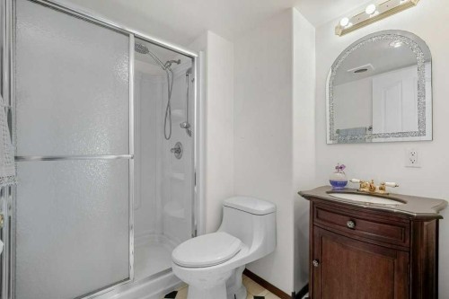 36 Doverthorn Place Se, Calgary, AB - Indoor Photo Showing Bathroom