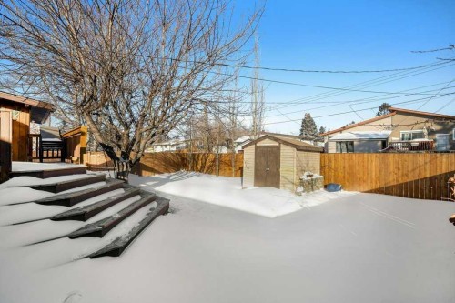 36 Doverthorn Place Se, Calgary, AB - Outdoor