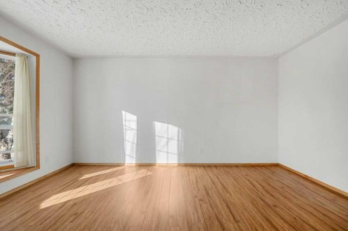 36 Doverthorn Place Se, Calgary, AB - Indoor Photo Showing Other Room