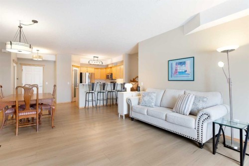 236-15 Everstone Drive Sw, Calgary, AB - Indoor Photo Showing Living Room