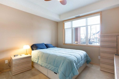 236-15 Everstone Drive Sw, Calgary, AB - Indoor Photo Showing Bedroom