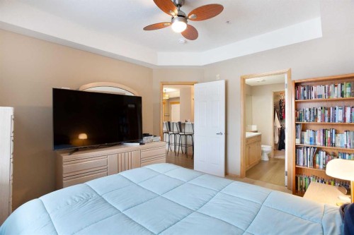 236-15 Everstone Drive Sw, Calgary, AB - Indoor Photo Showing Bedroom