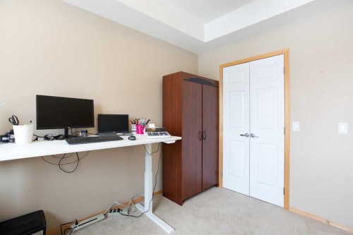 236-15 Everstone Drive Sw, Calgary, AB - Indoor Photo Showing Office