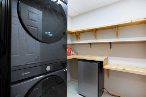 236-15 Everstone Drive Sw, Calgary, AB - Indoor Photo Showing Laundry Room