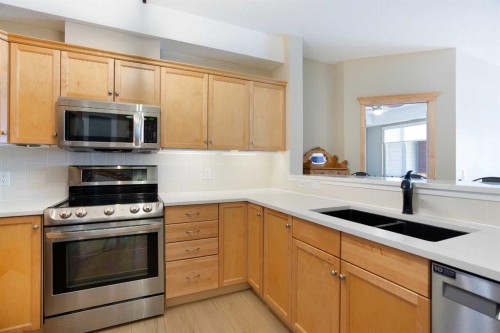 236-15 Everstone Drive Sw, Calgary, AB - Indoor Photo Showing Kitchen With Double Sink