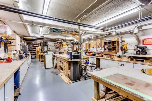 236-15 Everstone Drive Sw, Calgary, AB - Indoor With Storage