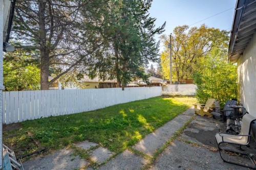 6507 34 Avenue Nw, Calgary, AB - Outdoor With Backyard