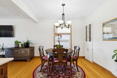 35 45 Street Sw, Calgary, AB - Indoor Photo Showing Dining Room