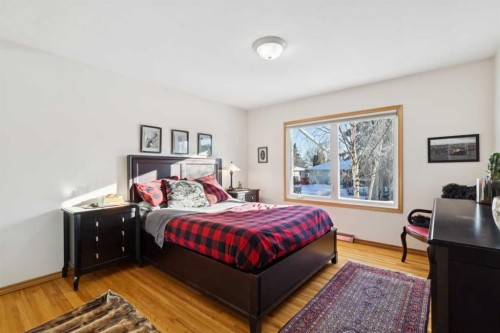 35 45 Street Sw, Calgary, AB - Indoor Photo Showing Bedroom