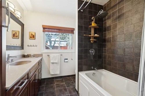 35 45 Street Sw, Calgary, AB - Indoor Photo Showing Bathroom