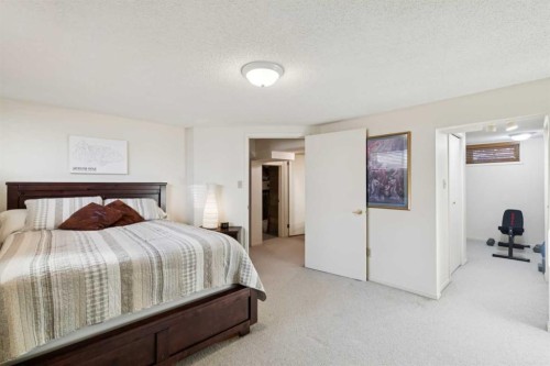 35 45 Street Sw, Calgary, AB - Indoor Photo Showing Bedroom