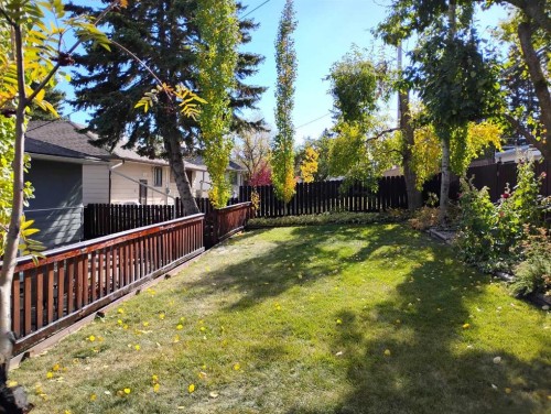 35 45 Street Sw, Calgary, AB - Outdoor