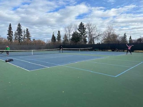 35 45 Street Sw, Calgary, AB - Outdoor