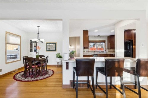 35 45 Street Sw, Calgary, AB - Indoor Photo Showing Dining Room