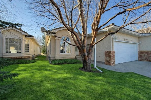135 Hamptons Park Nw, Calgary, AB - Outdoor