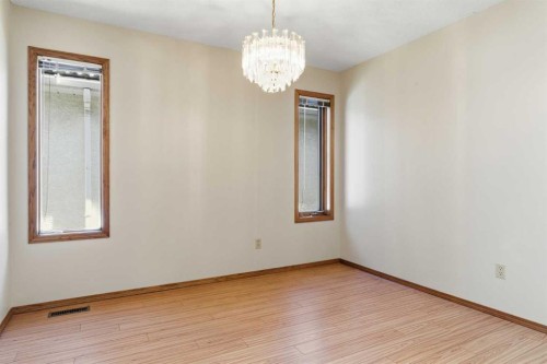 135 Hamptons Park Nw, Calgary, AB - Indoor Photo Showing Other Room