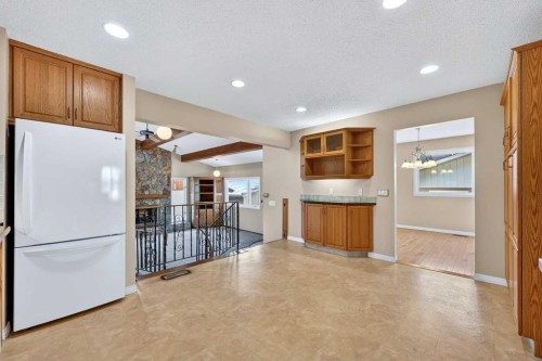 5315 Valiant Drive Nw, Calgary, AB - Indoor Photo Showing Kitchen
